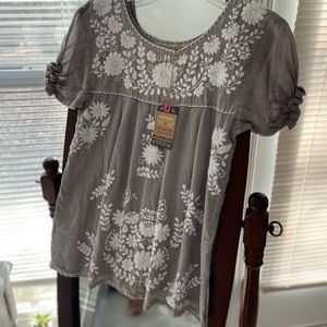 Siren brand cotton embroidered shirt NWT size small